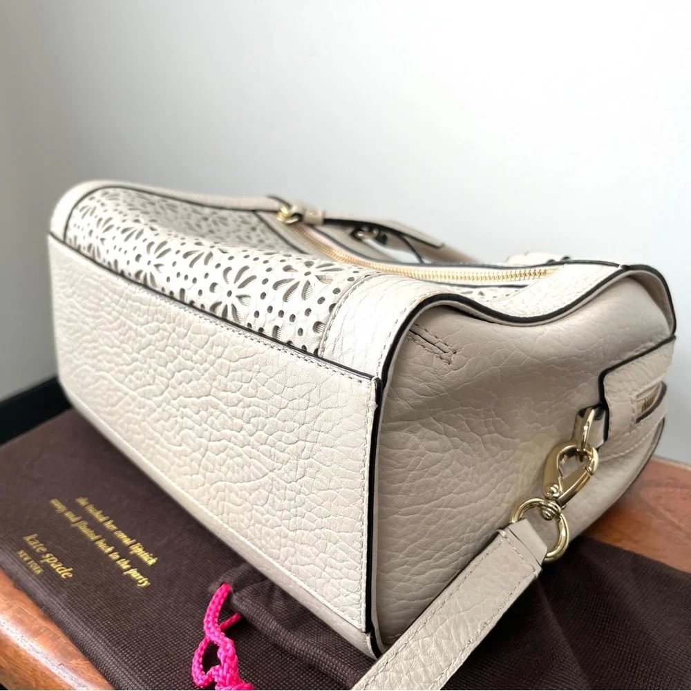 Kate Spade ♠️ Perri Lane bubbles leather Delaney purse in a natural white color. - Picture 13 of 16